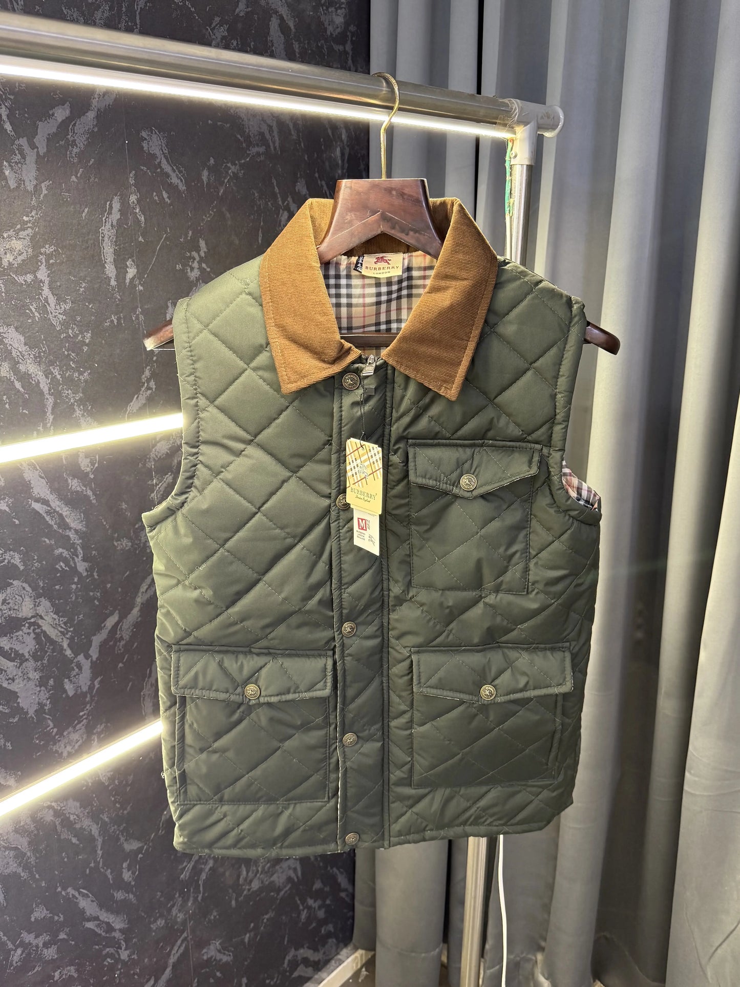 Burberr y Reversible Sleeveless Puffer Jacket (OLIVE)