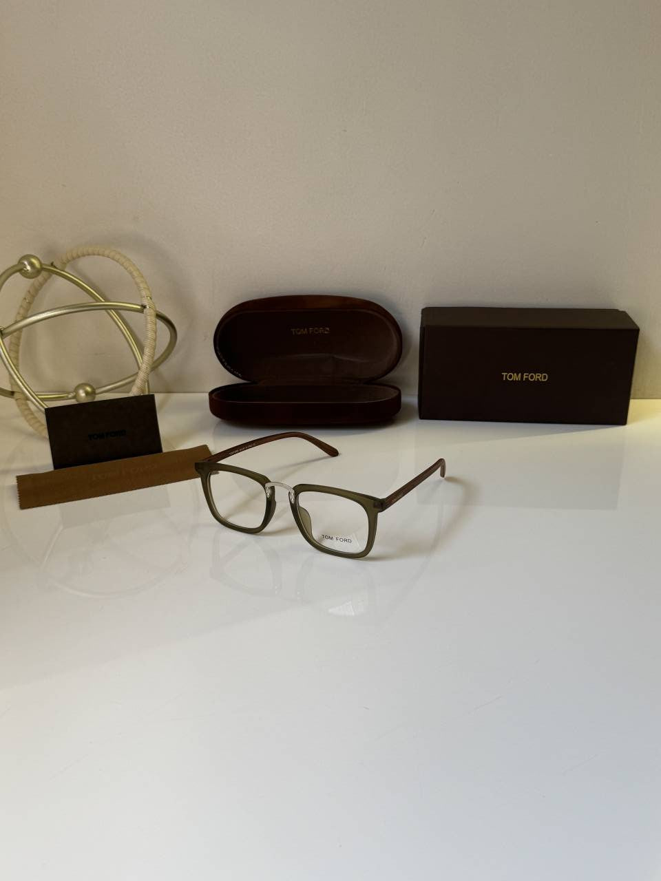 Tomford_5184_Gun_Green_With_Wooden_Stick