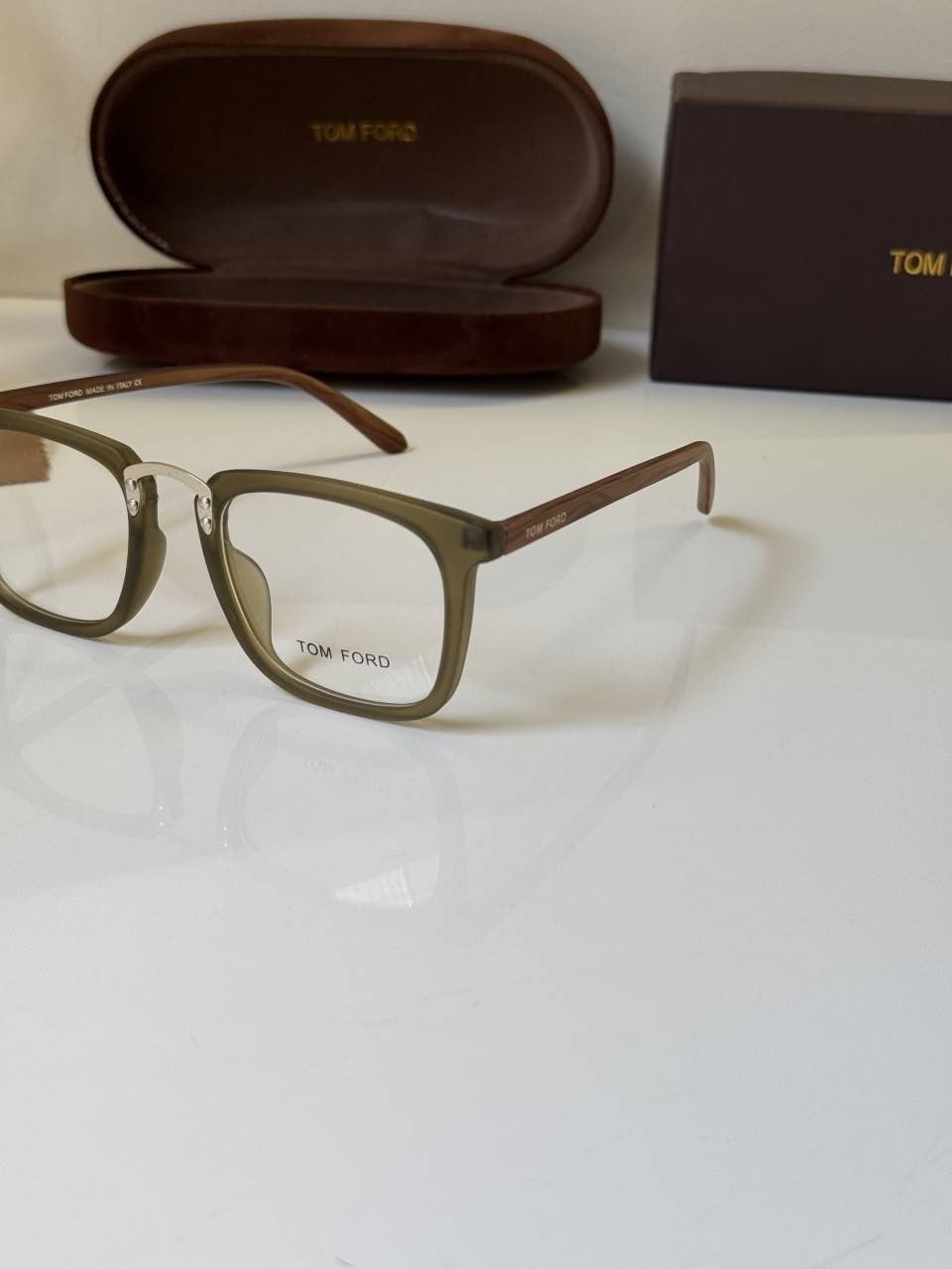 Tomford_5184_Gun_Green_With_Wooden_Stick