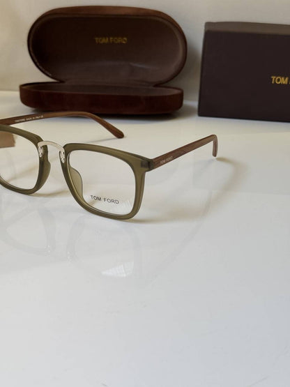Tomford_5184_Gun_Green_With_Wooden_Stick