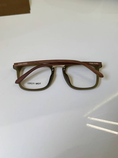 Tomford_5184_Gun_Green_With_Wooden_Stick