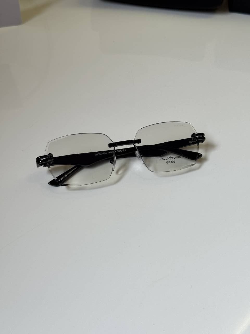 Maybach_30_Black_photochromic_lens
