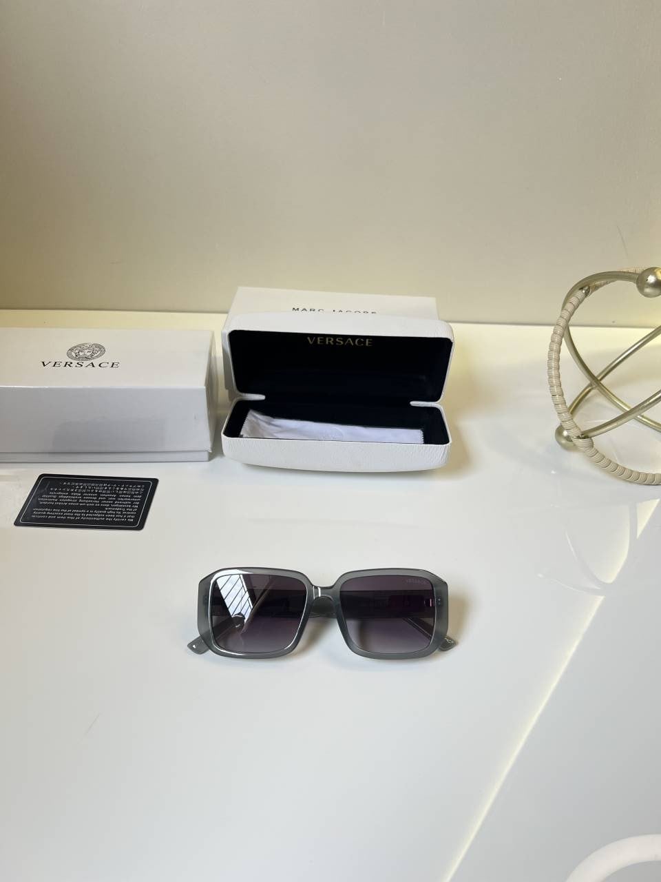Versace_9088_bottle grey