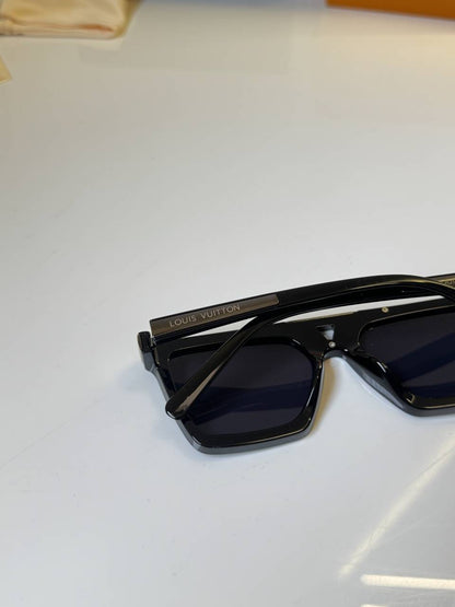 Louis_Vuitton_7777_Black