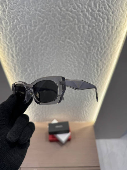 Prada_35110_Glossy_Grey