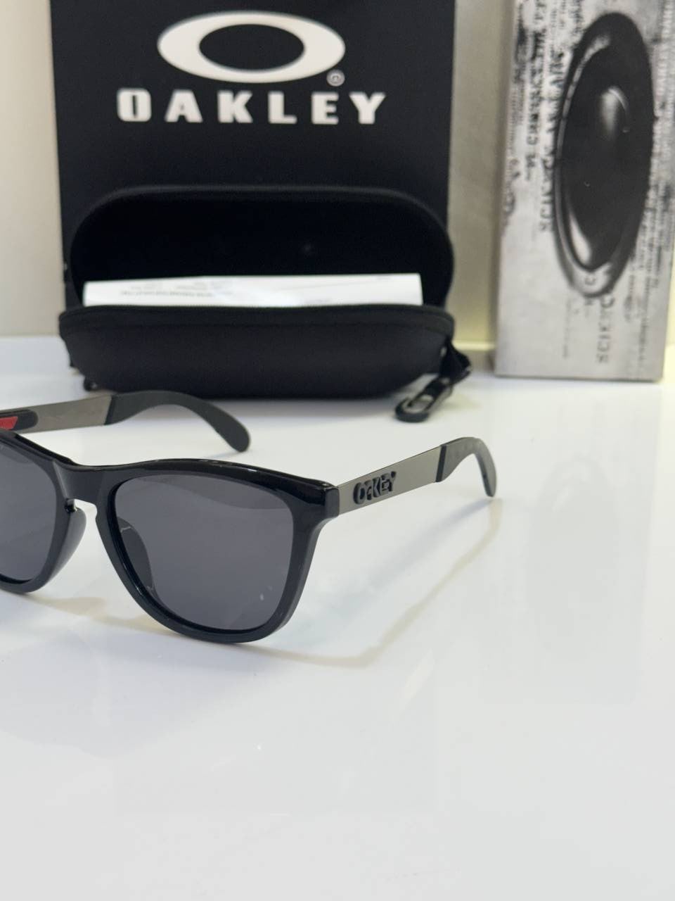 Oakley_1025_Black_Silver