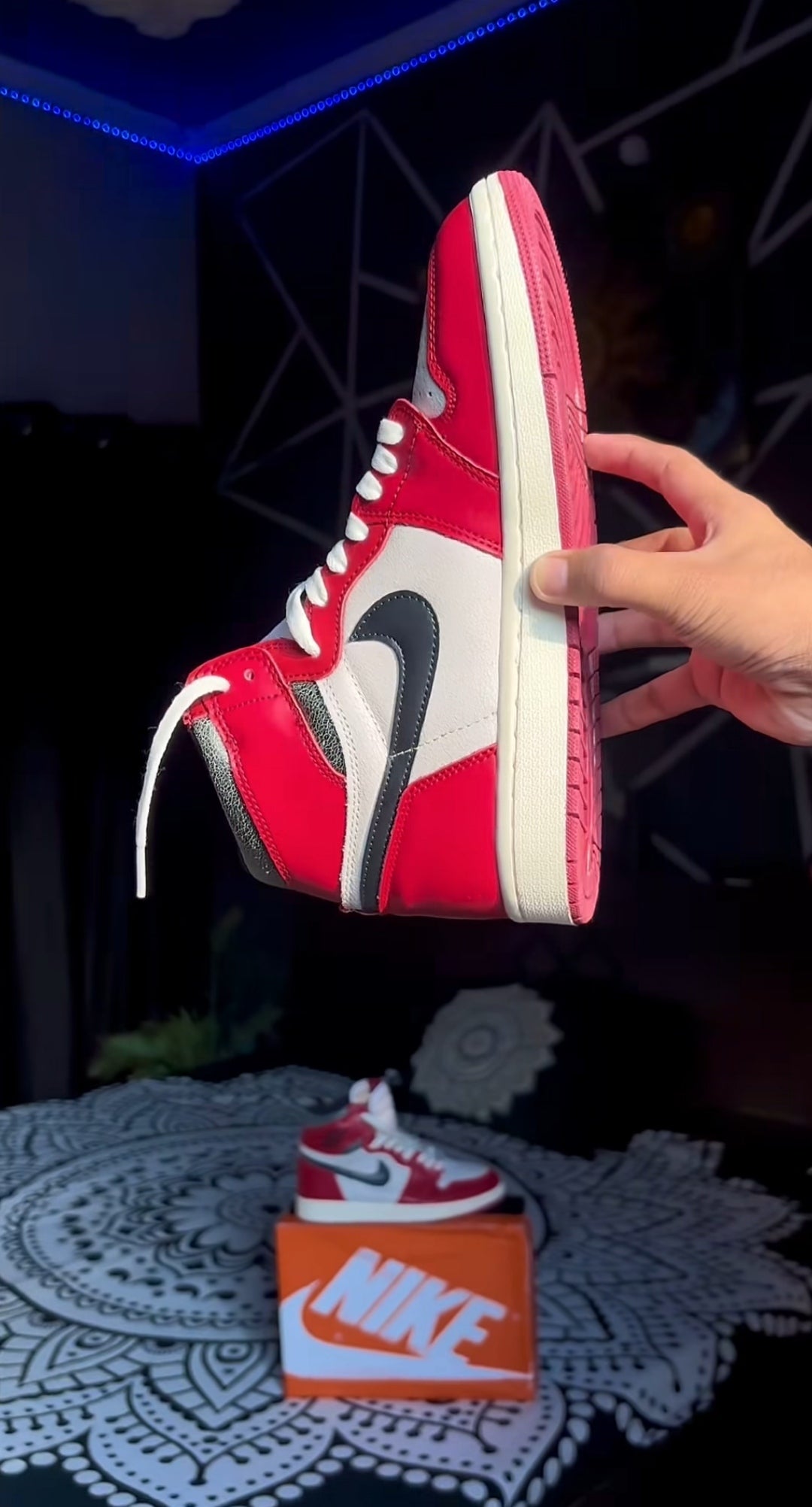 Nike Air Jordan Retro 1 LOST AND FOUND