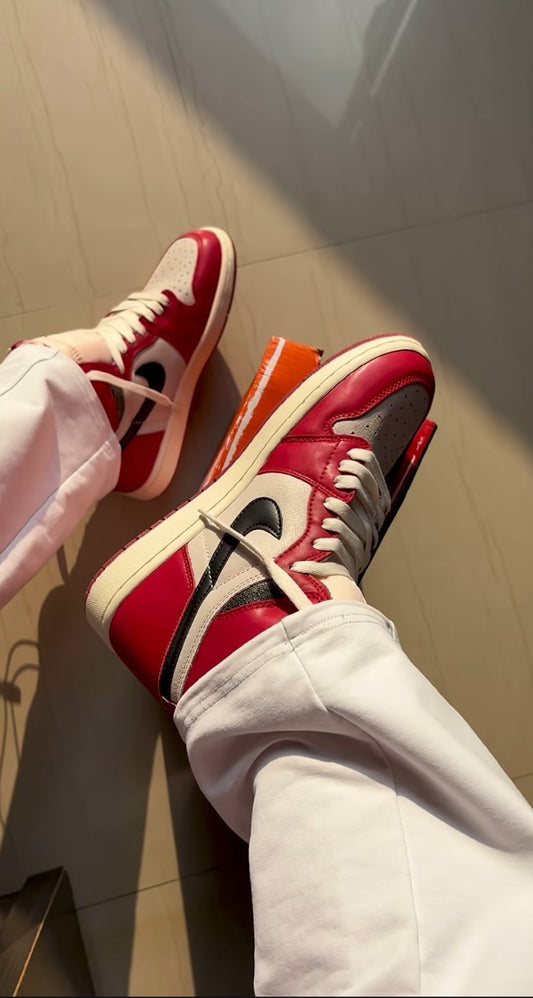 Nike Air Jordan Retro 1 LOST AND FOUND