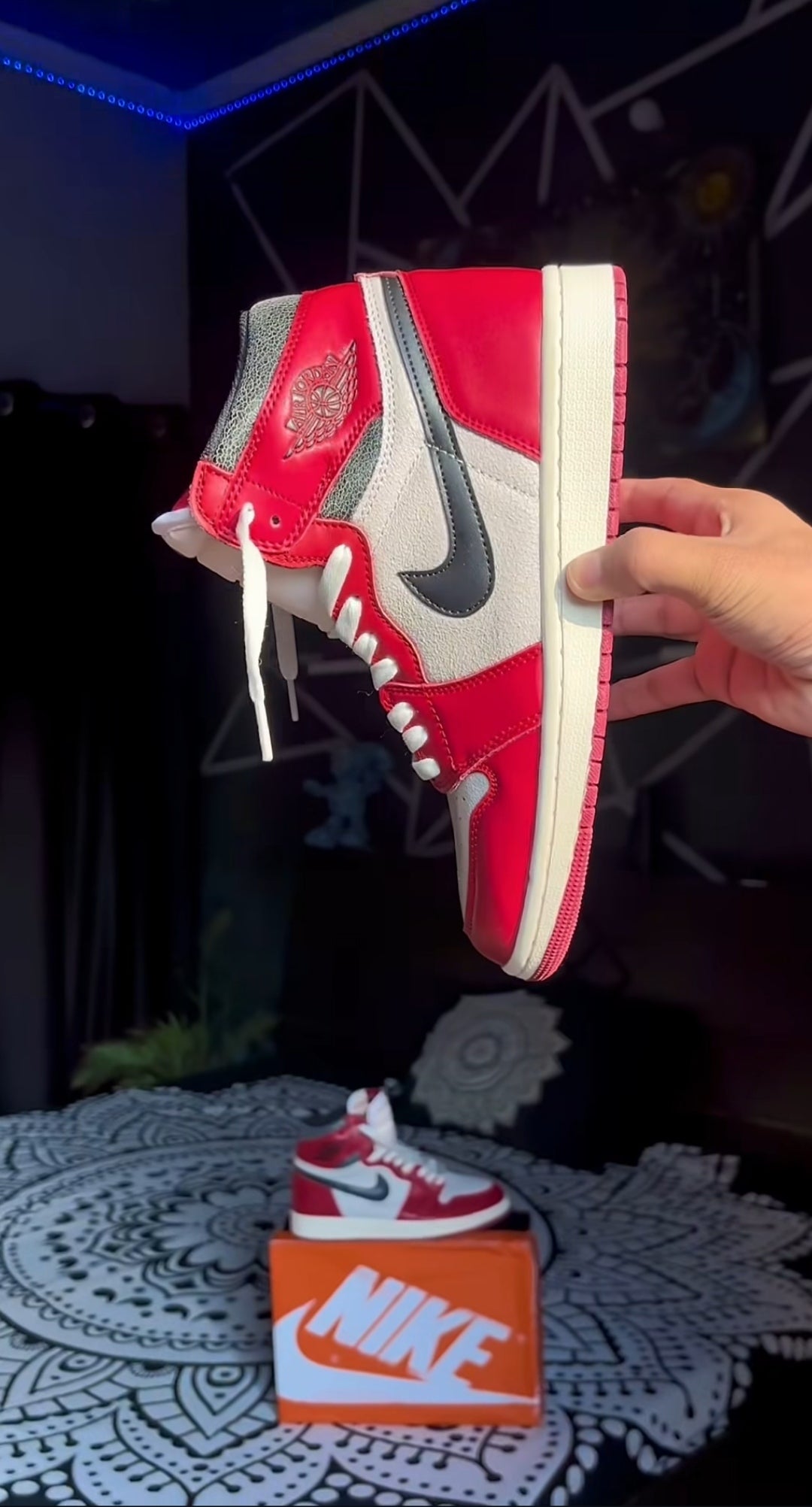Nike Air Jordan Retro 1 LOST AND FOUND